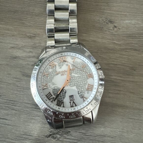 Michael Kors MK5958 Map Dial Silver Tone Watch For Parts Or Repair - Picture 2 of 4